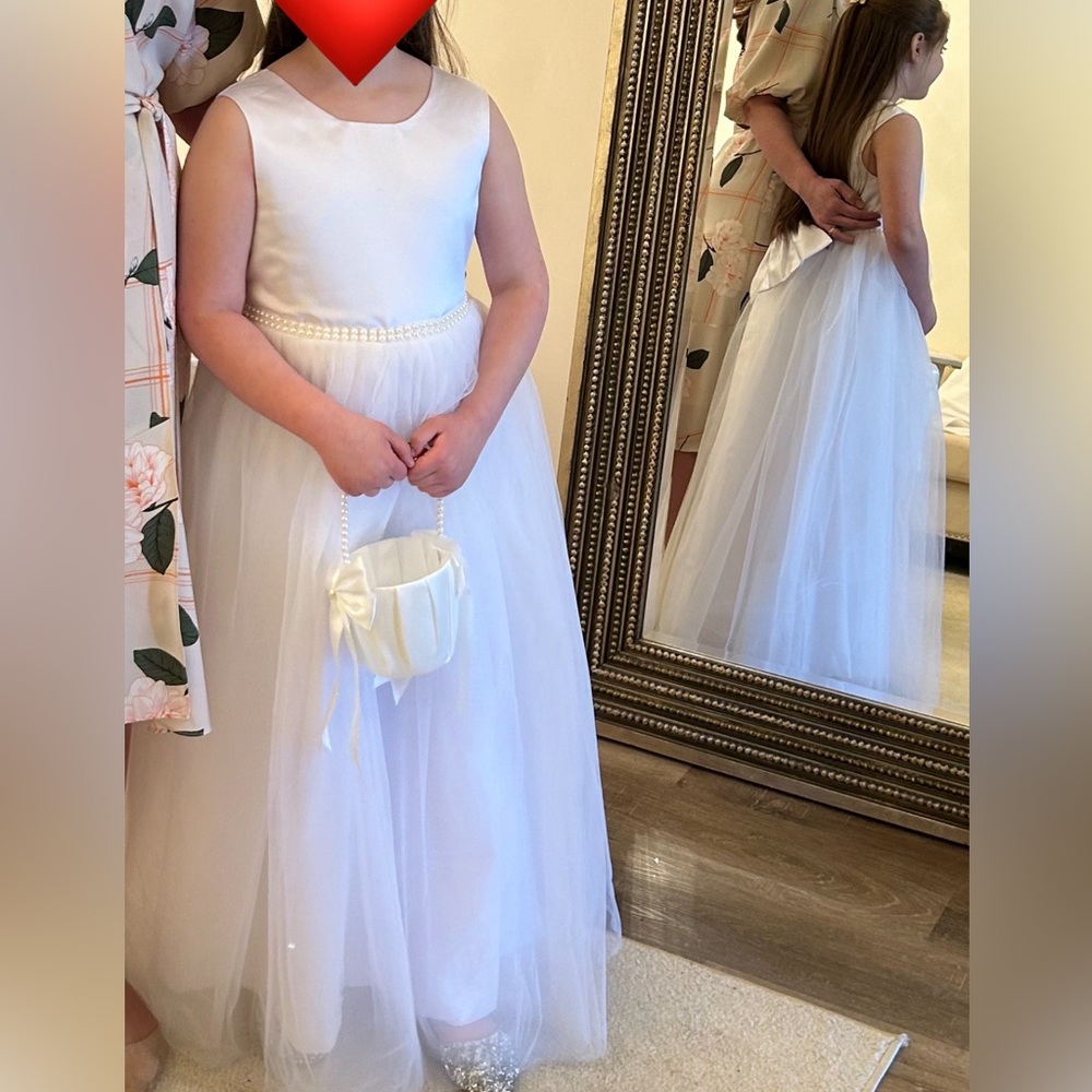 Girls white Gloss Satin gown with beaded waist. Size 10. Removable large bow.